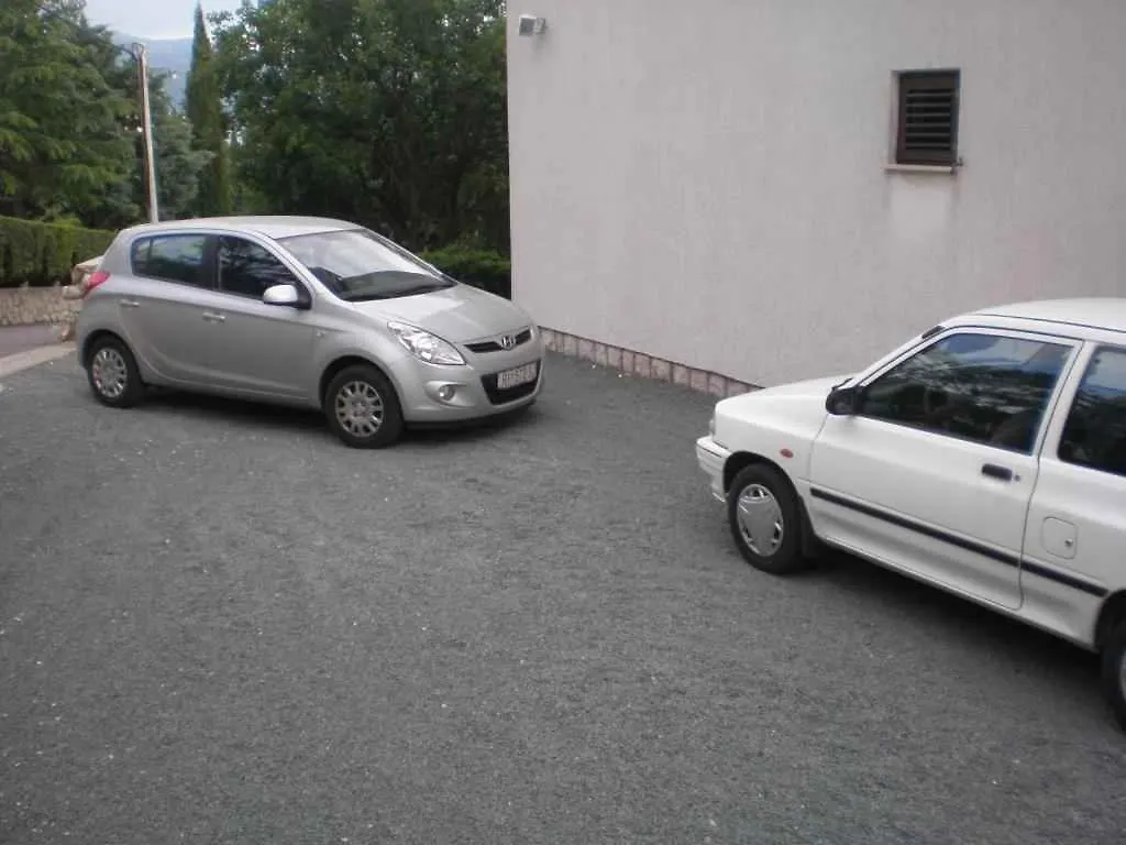 Apartment In Novi Vinodolski 51455