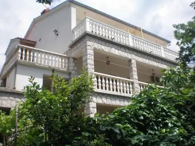 Apartment In Novi Vinodolski 51455