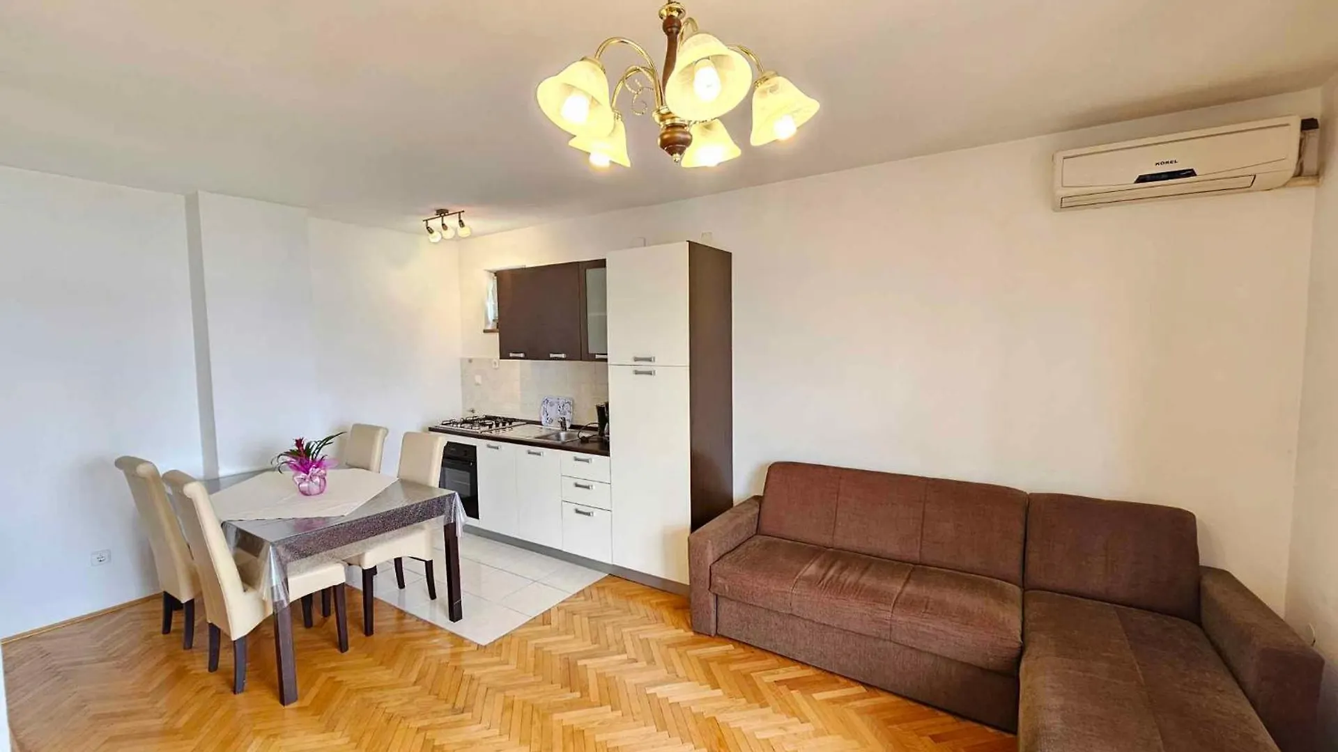 Apartment In Novi Vinodolski 51455