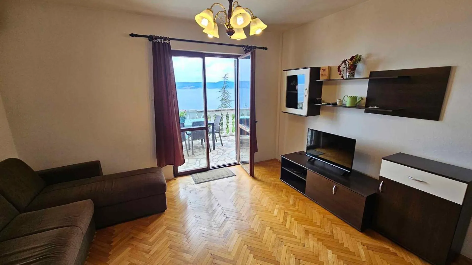Apartment In Novi Vinodolski 51455