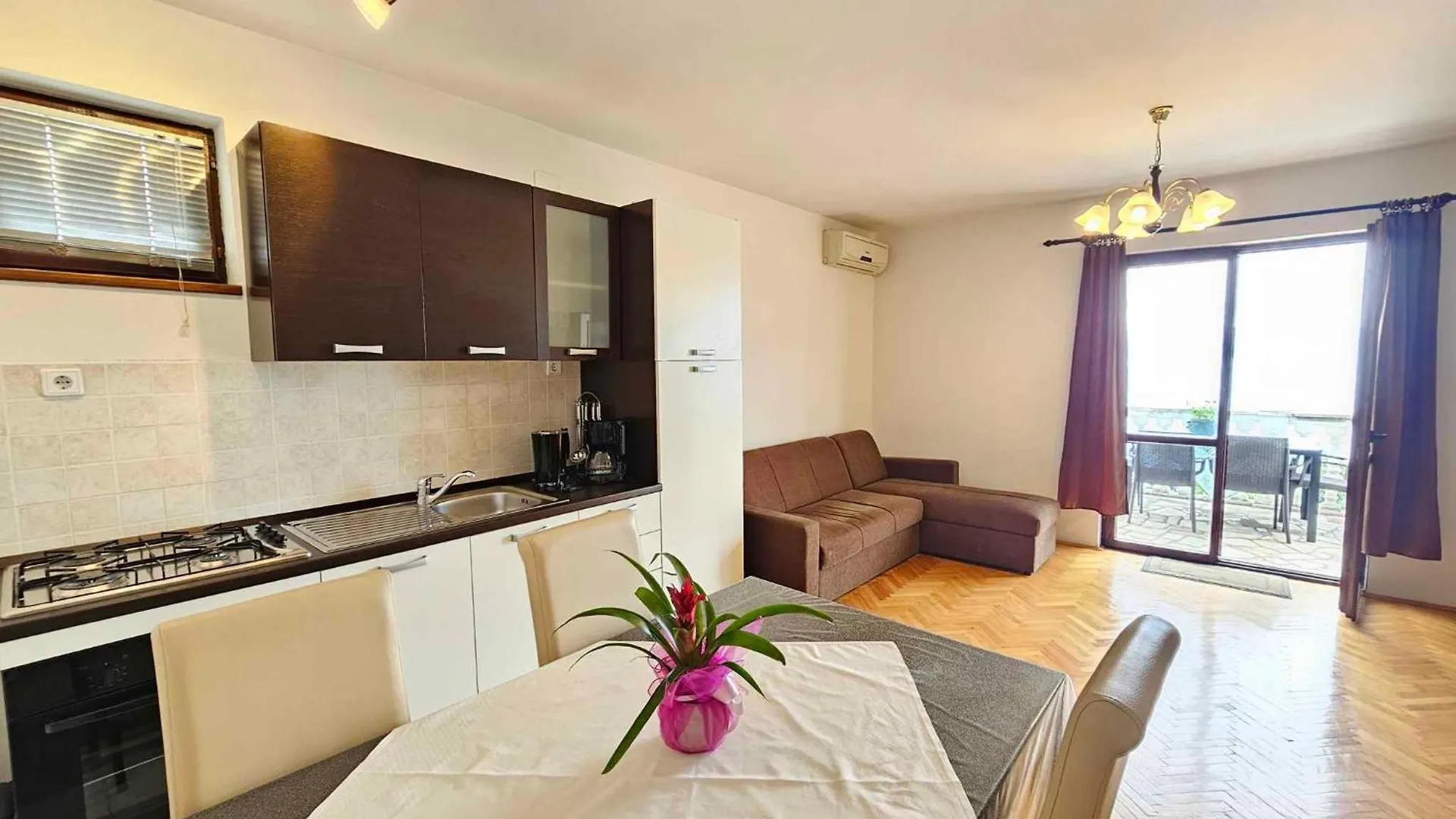 Apartment In Novi Vinodolski 51455