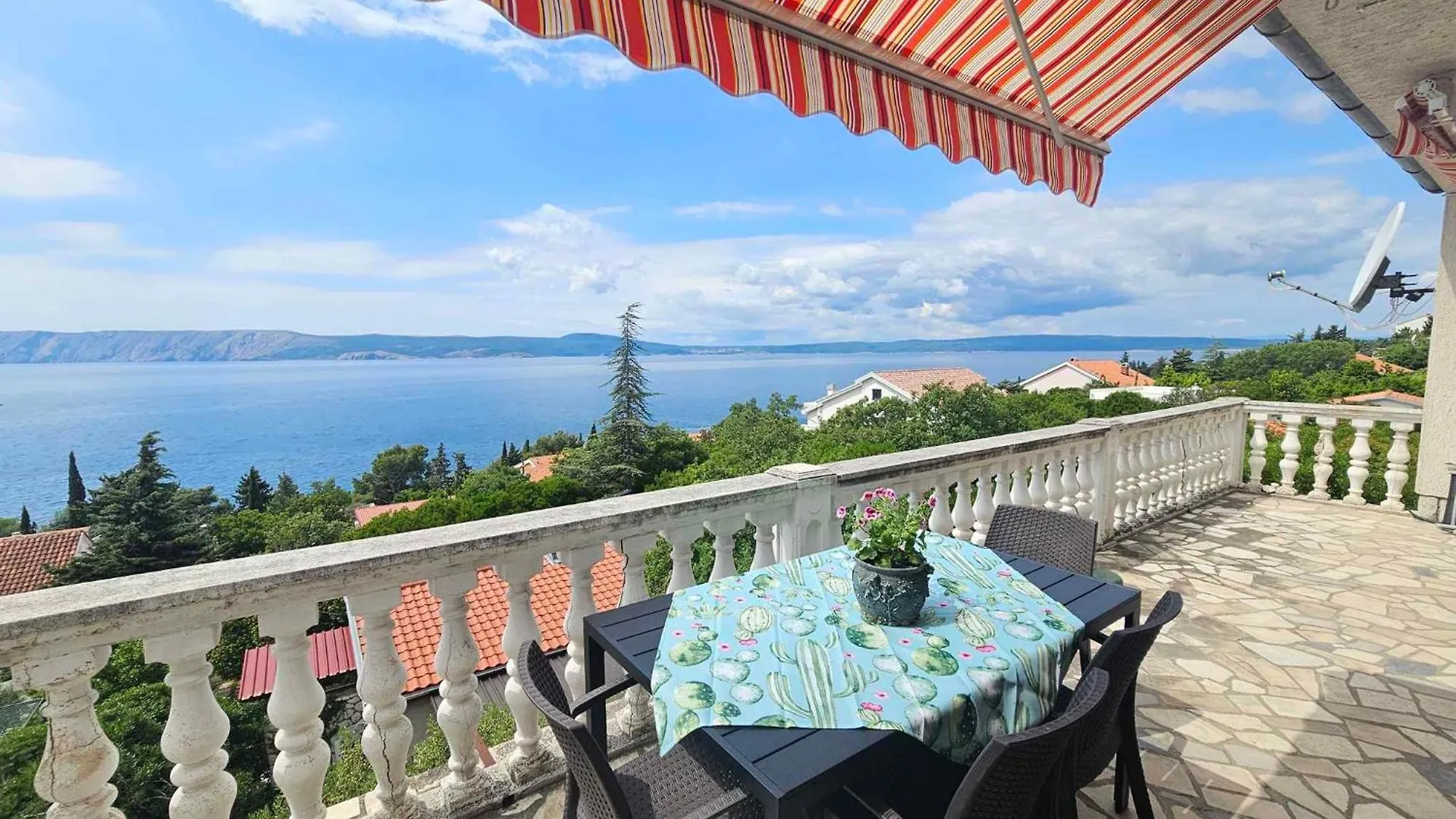 Apartment In Novi Vinodolski 51455